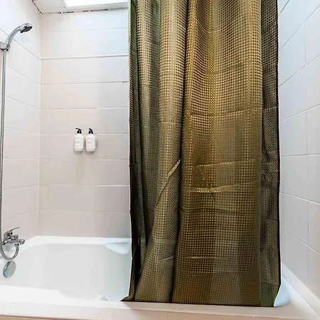 Air-conditioned Two-room Free Parking Close To Aude Apartment