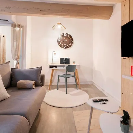Air-conditioned Two-room Free Parking Close To Aude Apartment Carcassonne