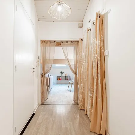 Air-conditioned Two-room Free Parking Close To Aude *